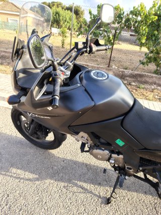 Suzuki V-Strom Adventure Moto Negra
