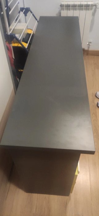 Escritorio y estantería a juego
