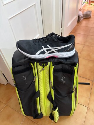 Bambas y paletero Asics