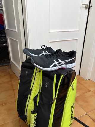 Bambas y paletero Asics