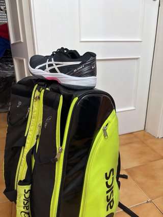 Bambas y paletero Asics