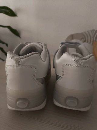 Zapatillas Heelys con Ruedas Talla 38 Nuevas
