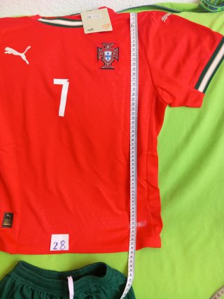 Conjunto  Ronaldo,Portugal Talla 28 (12-14 años)