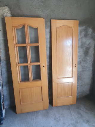 Puerta de madera con cristal