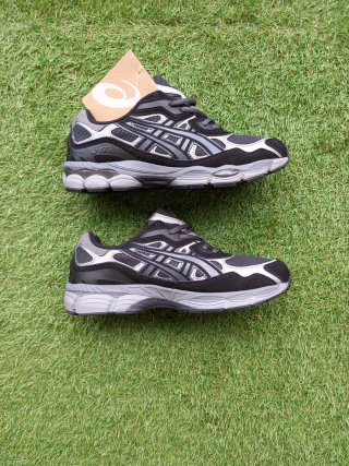 Asics Gel NYC Negras Talla 42