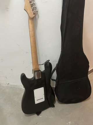 Guitarra Eléctrica Sonora Negra