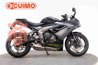 TRIUMPH DAYTONA 660