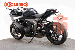 TRIUMPH DAYTONA 660