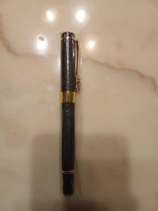 Set penne eleganti oro e nero