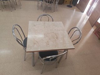 Conjunto mesa y 4 sillas