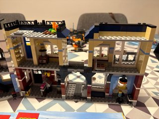 LEGO Creator Tienda Bicicletas y Cafetería 31026