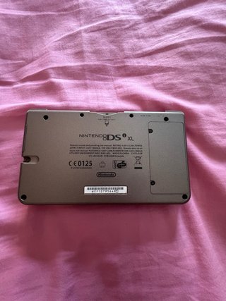 Nintendo DS XL Negra y Dorada