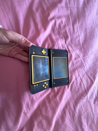Nintendo DS XL Negra y Dorada