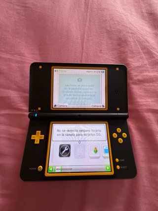 Nintendo DS XL Negra y Dorada