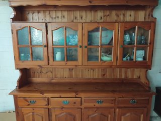 Credenza rustica in legno con ante in vetro