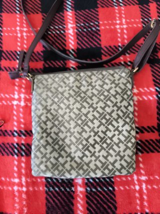 Bolso bandolera Tommy Hilfiger monograma