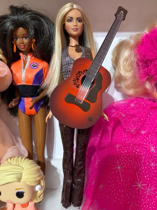 Muñeca Shakira con su Guitarra