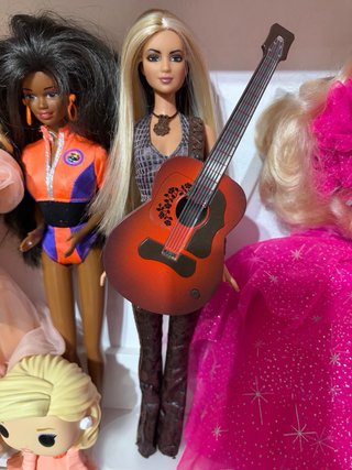 Muñeca Shakira con su Guitarra
