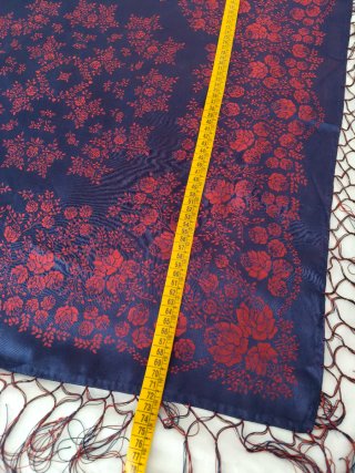 Sciarpa in seta blu e rossa con frange