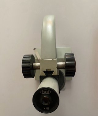 Microscopio Enosa con su caja