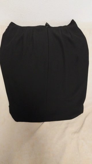 Falda Morada Mujer. Talla.M + Falda Negra T46