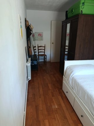 Alquilo habitación con parking y piscina
