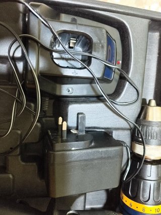 Taladro Atornillador 18V con Maletín