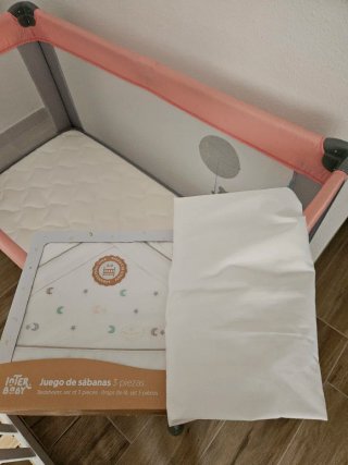 Lote cuna de viaje + sábanas + colchón