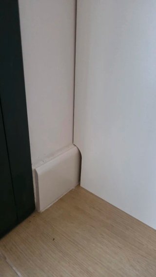 Librería Billy Ikea con puerta