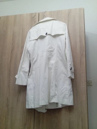 Gabardina marca Zara color Blanco Talla M
