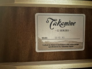 Guitarra Acústica Takamine nueva. Con funda 240 €.