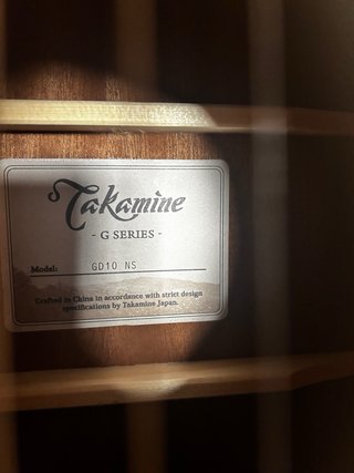 Guitarra Acústica Takamine nueva. Con funda 240 €.