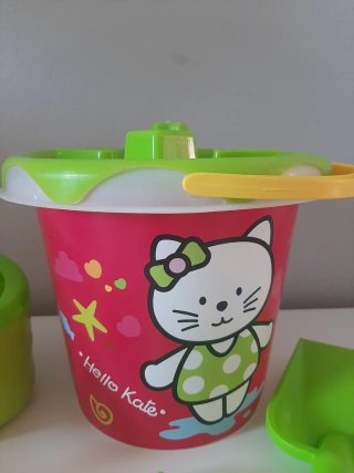 Cubo y accesorios de playa Hello Kate