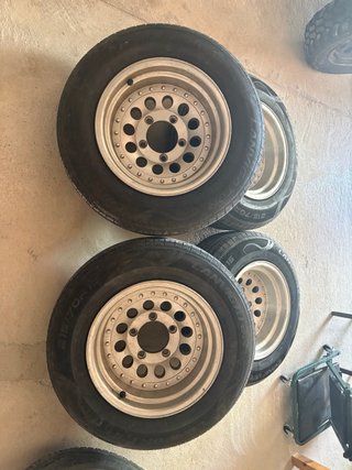 5 llantas 15x8.5JJ / 5x139 + 4 neumáticos