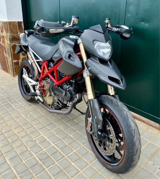 Ducati Hypermotard 1100S carbono
