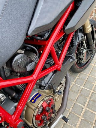 Ducati Hypermotard 1100S carbono