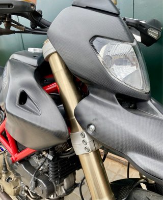 Ducati Hypermotard 1100S carbono