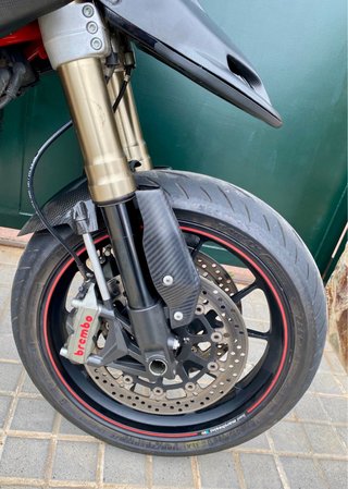 Ducati Hypermotard 1100S carbono