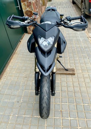 Ducati Hypermotard 1100S carbono