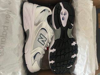 New Balance 530 Plata y Blanco