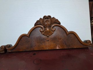 Alzatine in legno intagliato