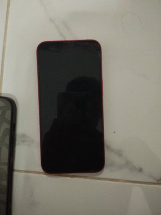 iPhone 13 Rojo 79% Batería