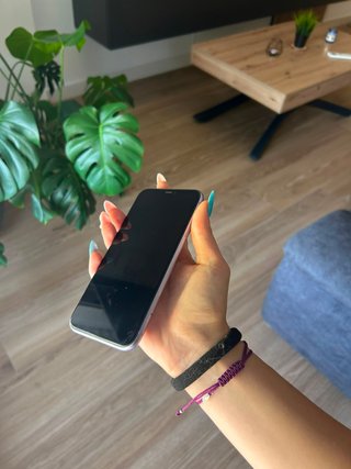 iPhone 11 Lila 128GB + Fundas