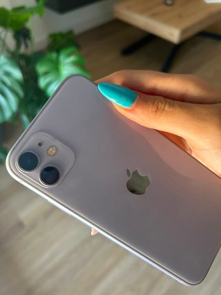 iPhone 11 Lila 128GB + Fundas