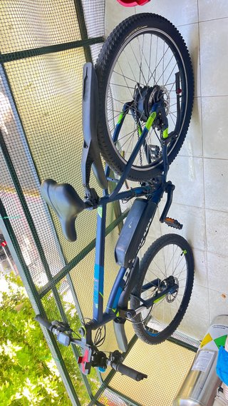 Bicicleta Eléctrica Azul y Negra