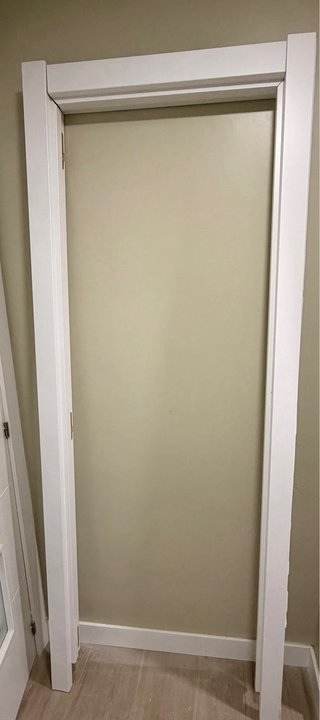 Puerta blanca moderna