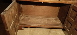 Mueble madera 3 puertas cuarterones