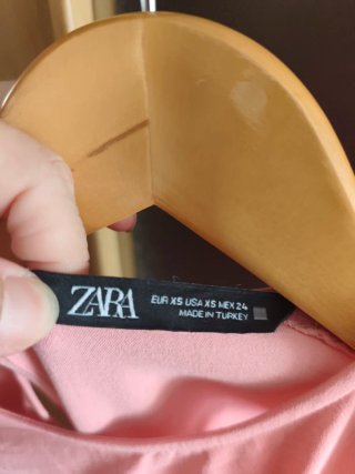 Vestido asimétrico de Zara