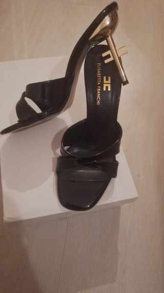 Sandalias Elisabetta Franchi Blancas y Doradas