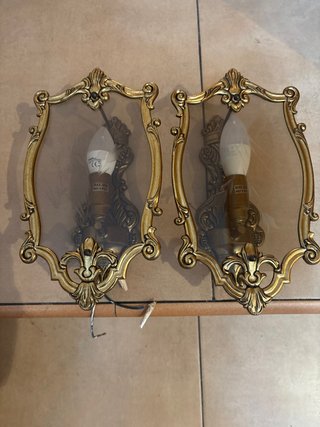 2 Lámparas de Pared Doradas